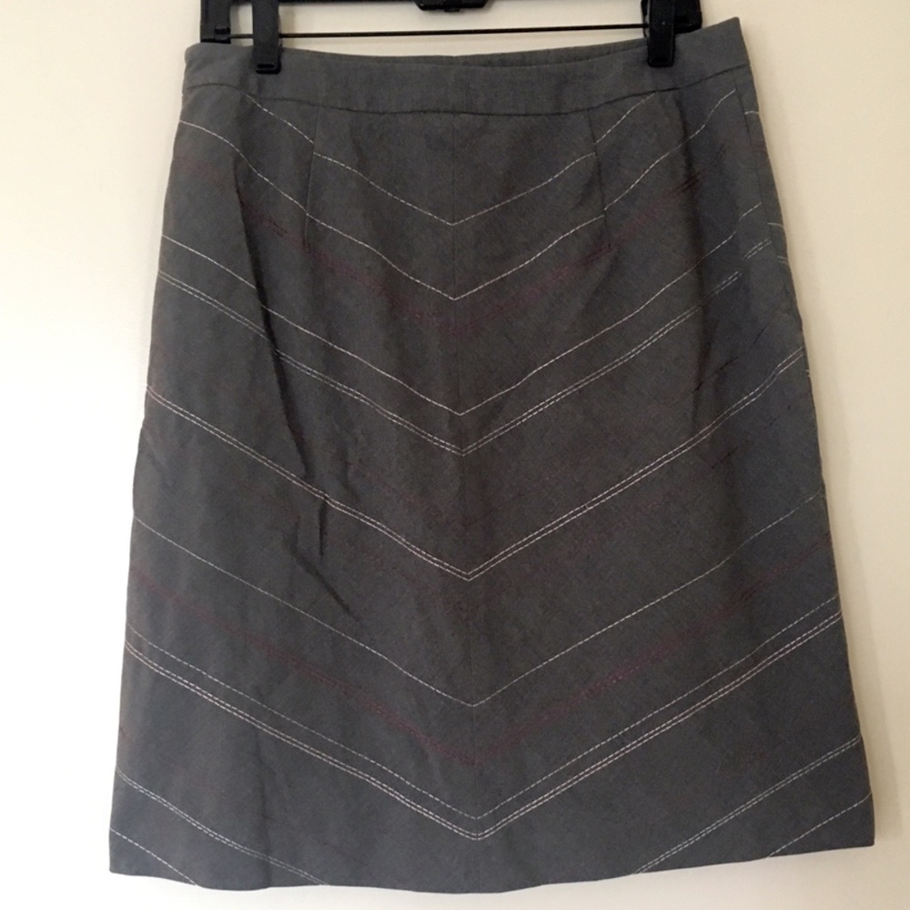 Ann Taylor Gray Skirt (Size 8)